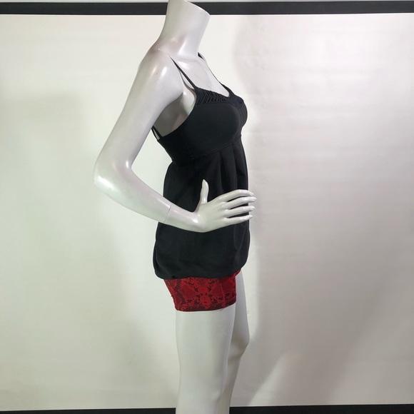 Lululemon athletica - Picture 2 of 6